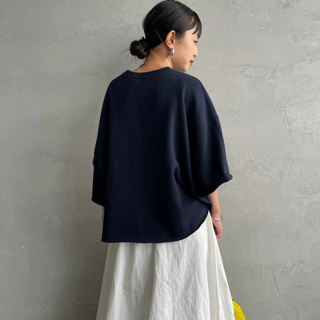 Americana × JEANS FACTORY [アメリカーナ × ジーンズファクトリー] 別注 ロゴプリント カットオフスウェット [ASO-850-2-JF] ﾈｲﾋﾞｰ &&モデル身長：150cm 着用サイズ：ONE SIZE&&