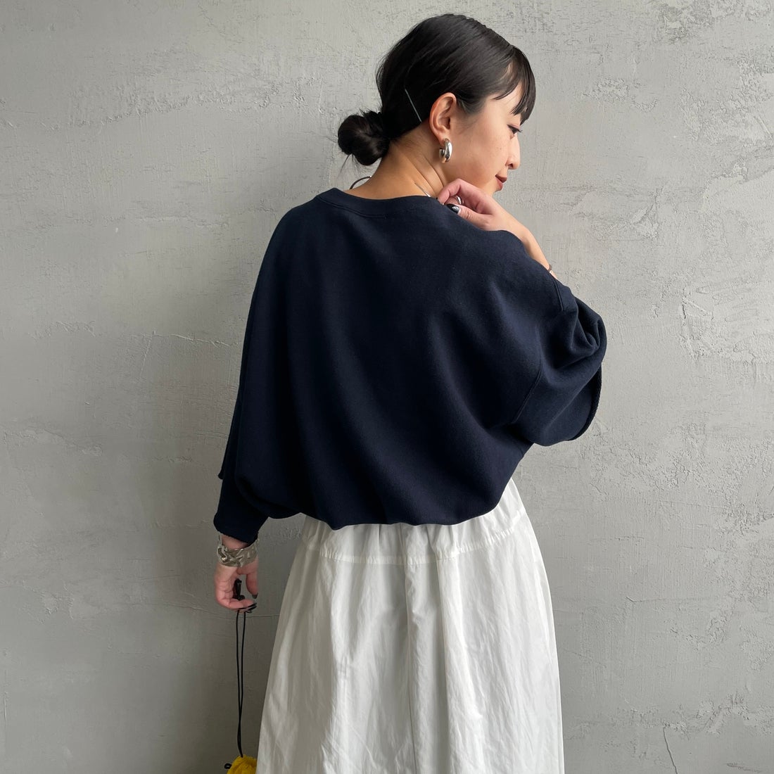 Americana × JEANS FACTORY [アメリカーナ × ジーンズファクトリー] 別注 ロゴプリント カットオフスウェット [ASO-850-2-JF] ﾈｲﾋﾞｰ &&モデル身長：150cm 着用サイズ：ONE SIZE&&