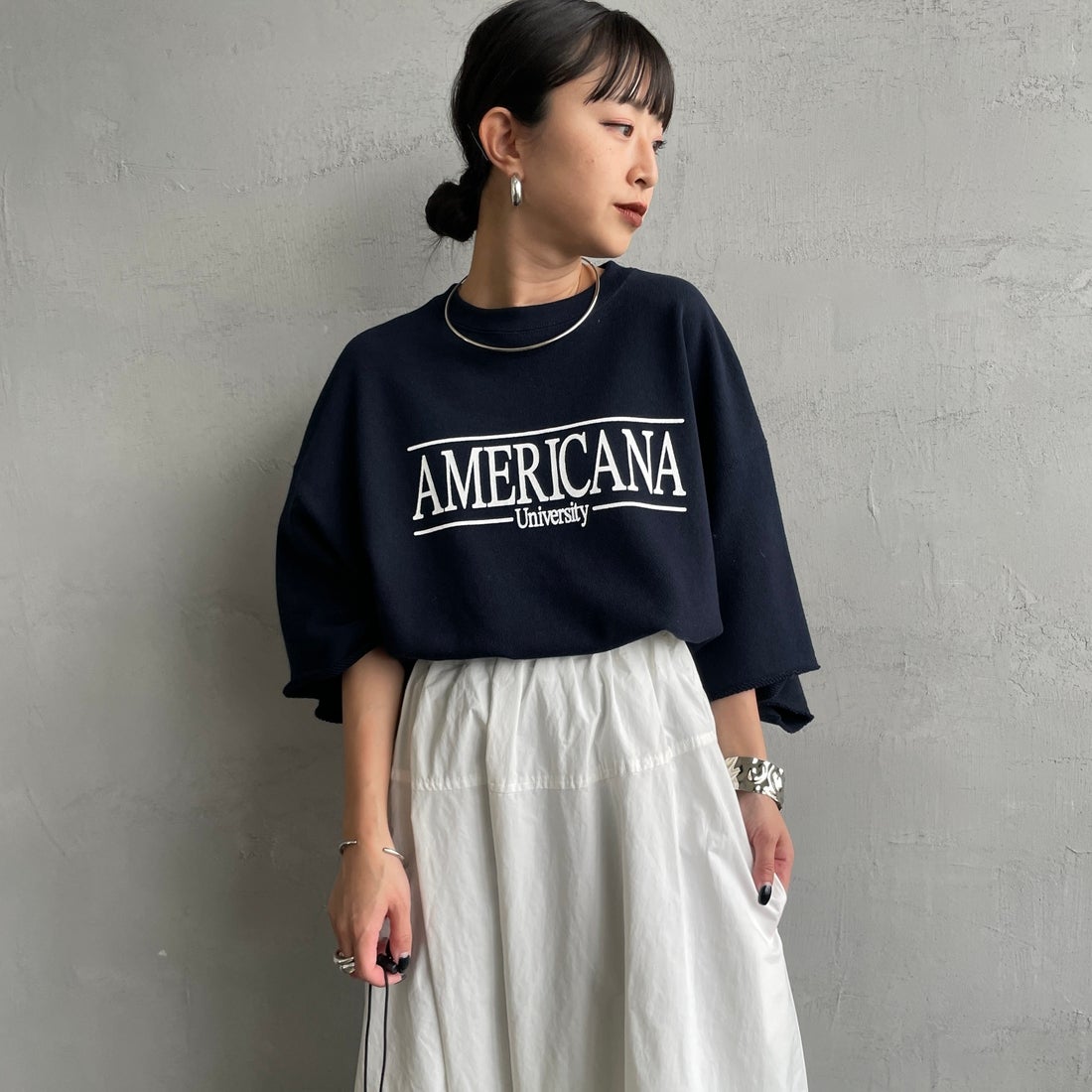 Americana × JEANS FACTORY [アメリカーナ × ジーンズファクトリー] 別注 ロゴプリント カットオフスウェット [ASO-850-2-JF] ﾓｸｸﾞﾚｰ &&モデル身長：158cm 着用サイズ：ONE SIZE&&