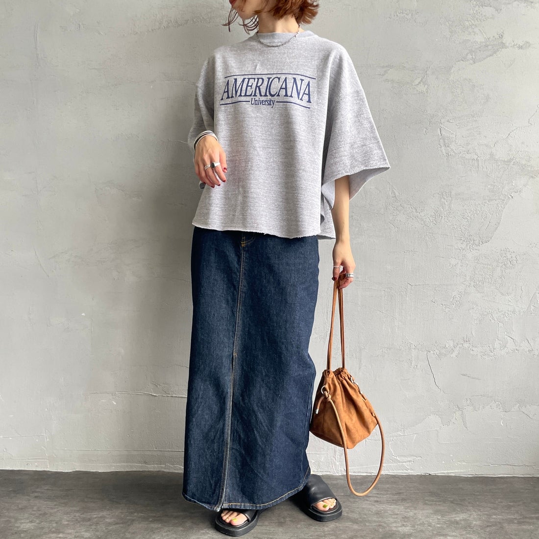 Americana × JEANS FACTORY [アメリカーナ × ジーンズファクトリー] 別注 ロゴプリント カットオフスウェット [ASO-850-2-JF] ﾓｸｸﾞﾚｰ &&モデル身長：158cm 着用サイズ：ONE SIZE&&