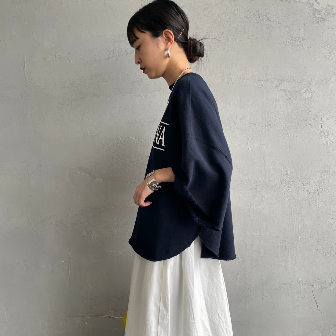 Americana × JEANS FACTORY [アメリカーナ × ジーンズファクトリー] 別注 ロゴプリント カットオフスウェット [ASO-850-2-JF] ﾓｸｸﾞﾚｰ &&モデル身長：158cm 着用サイズ：ONE SIZE&&