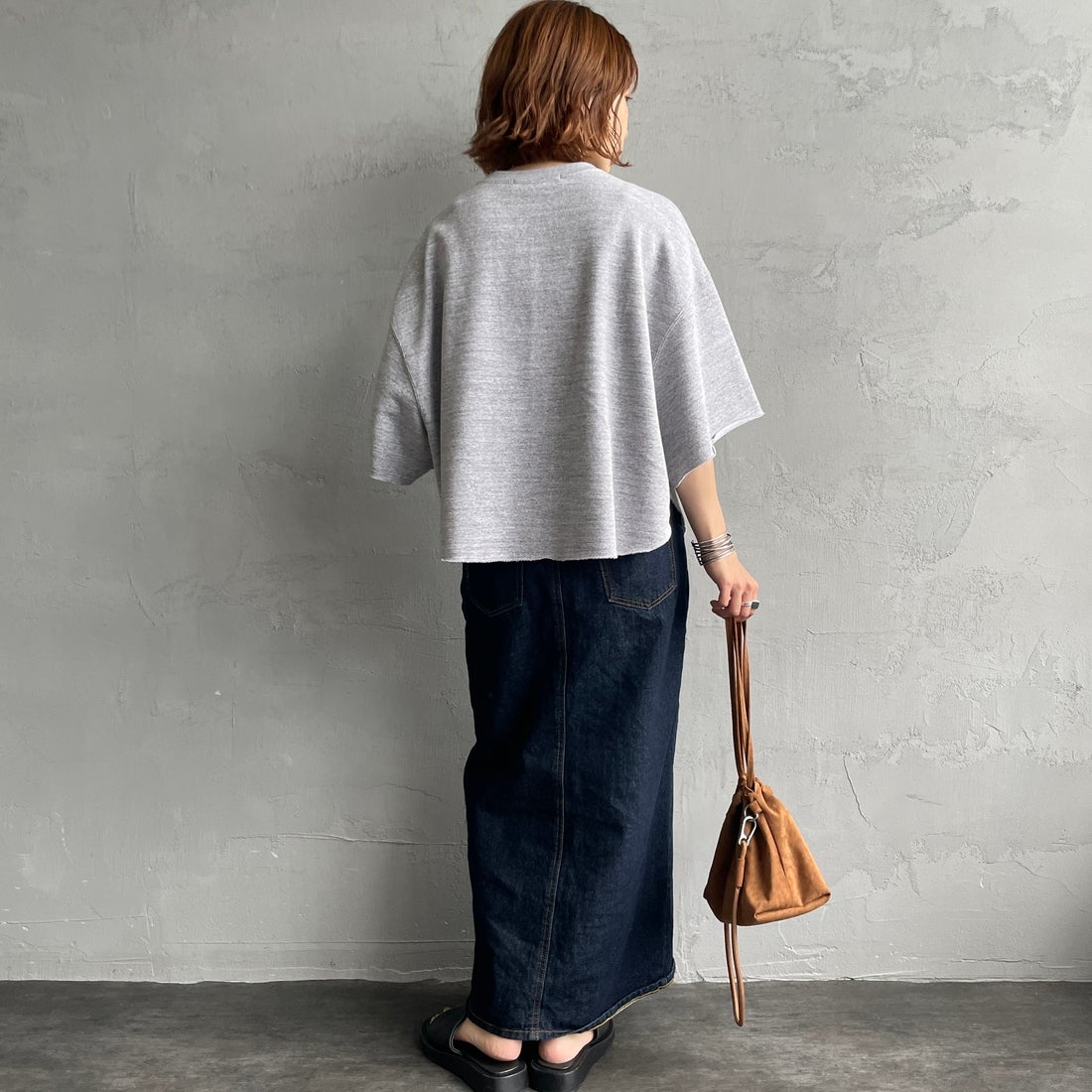 Americana × JEANS FACTORY [アメリカーナ × ジーンズファクトリー] 別注 ロゴプリント カットオフスウェット [ASO-850-2-JF] ﾓｸｸﾞﾚｰ &&モデル身長：158cm 着用サイズ：ONE SIZE&&