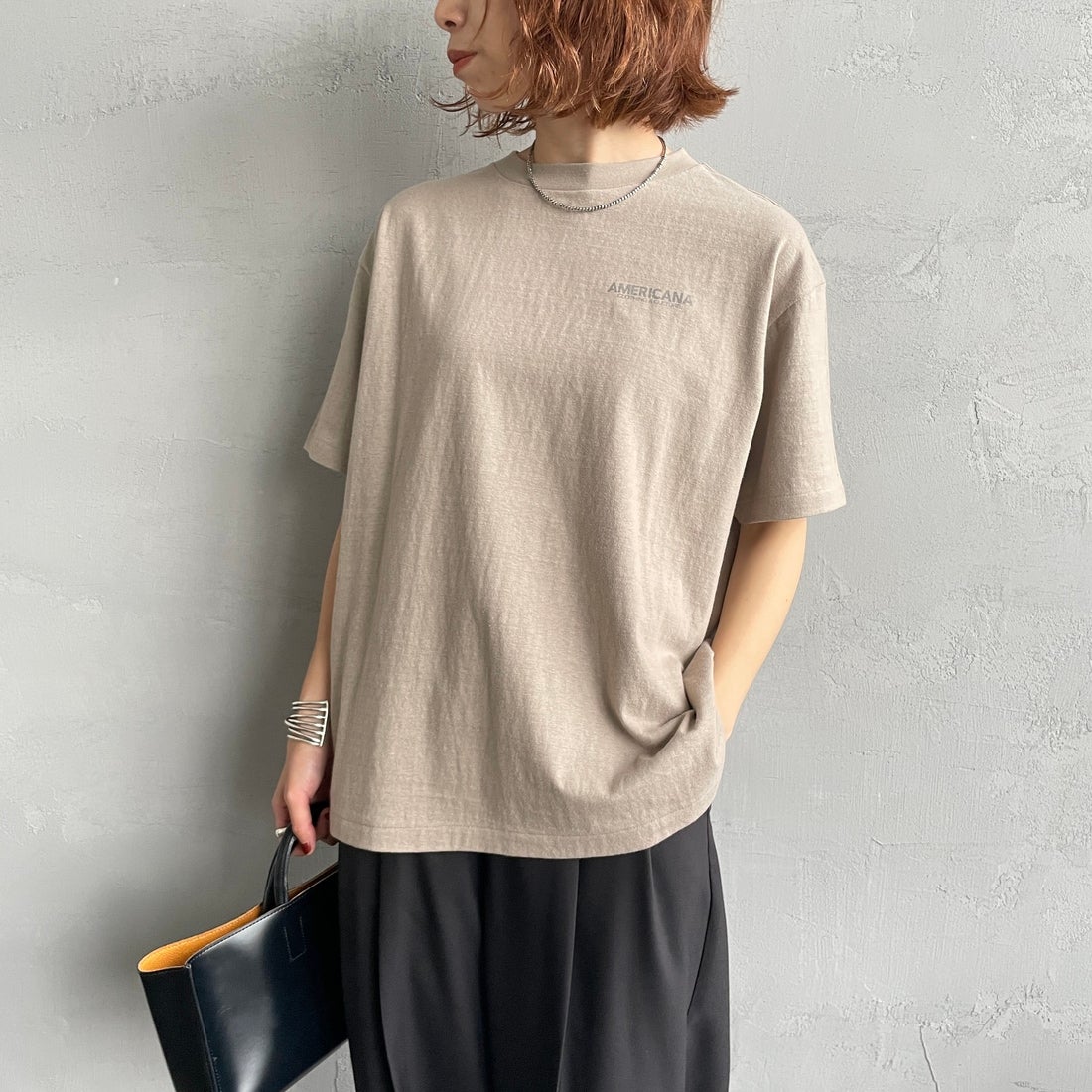 Americana × JEANS FACTORY [アメリカーナ × ジーンズファクトリー] 別注 AMRCN バックプリントTシャツ [BRF-808A-2-JF] ﾍﾞｰｼﾞｭ &&モデル身長：158cm 着用サイズ：ONE SIZE&&