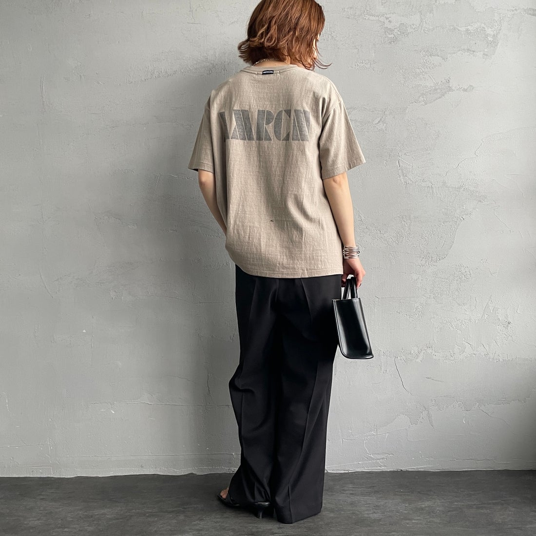 Americana × JEANS FACTORY [アメリカーナ × ジーンズファクトリー] 別注 AMRCN バックプリントTシャツ [BRF-808A-2-JF] ｽﾐｸﾛ &&モデル身長：153cm 着用サイズ：ONE SIZE&&