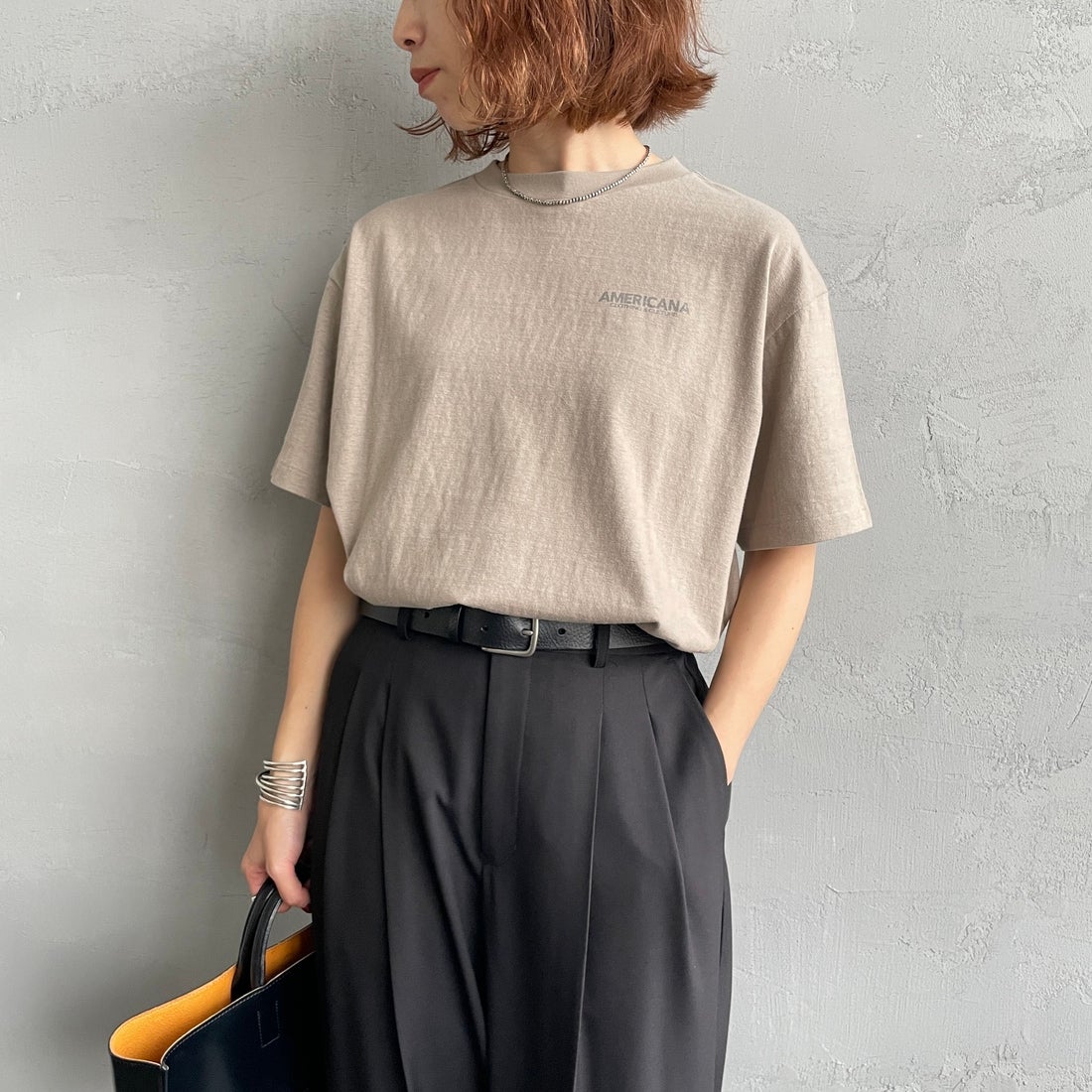 Americana × JEANS FACTORY [アメリカーナ × ジーンズファクトリー] 別注 AMRCN バックプリントTシャツ [BRF-808A-2-JF] ﾍﾞｰｼﾞｭ &&モデル身長：158cm 着用サイズ：ONE SIZE&&