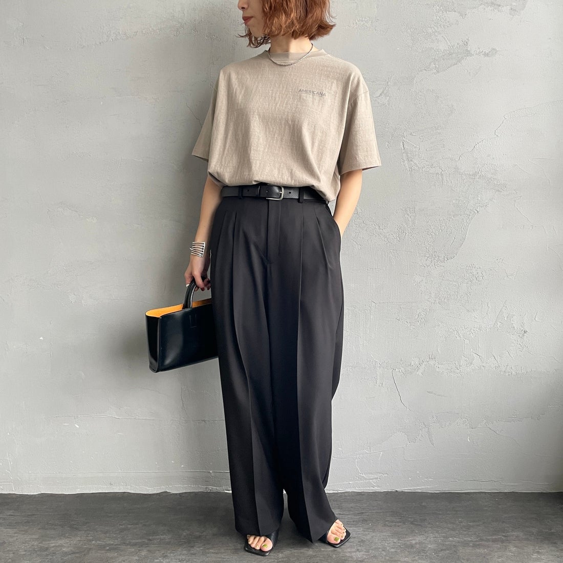 Americana × JEANS FACTORY [アメリカーナ × ジーンズファクトリー] 別注 AMRCN バックプリントTシャツ [BRF-808A-2-JF] ﾍﾞｰｼﾞｭ &&モデル身長：158cm 着用サイズ：ONE SIZE&&