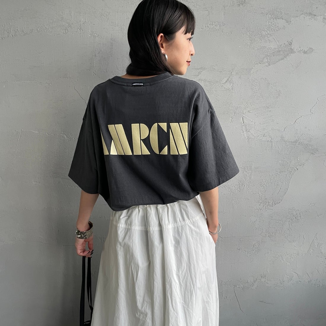 Americana × JEANS FACTORY [アメリカーナ × ジーンズファクトリー] 別注 AMRCN バックプリントTシャツ [BRF-808A-2-JF] ｽﾐｸﾛ &&モデル身長：150cm 着用サイズ：ONE SIZE&&