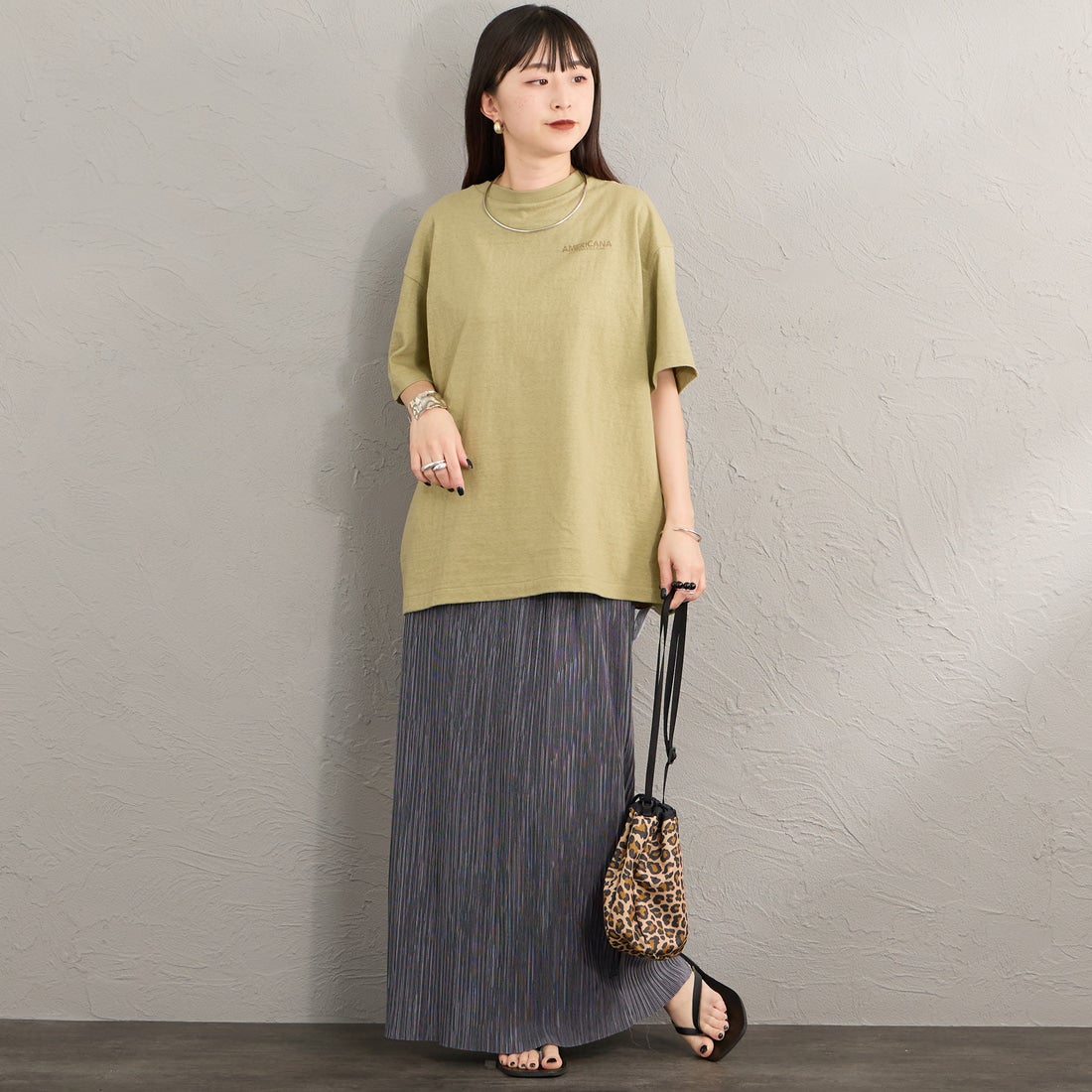 Americana × JEANS FACTORY [アメリカーナ × ジーンズファクトリー] 別注 AMRCN バックプリントTシャツ [BRF-808A-2-JF] ｾｰｼﾞ &&モデル身長：150cm 着用サイズ：ONE SIZE&&