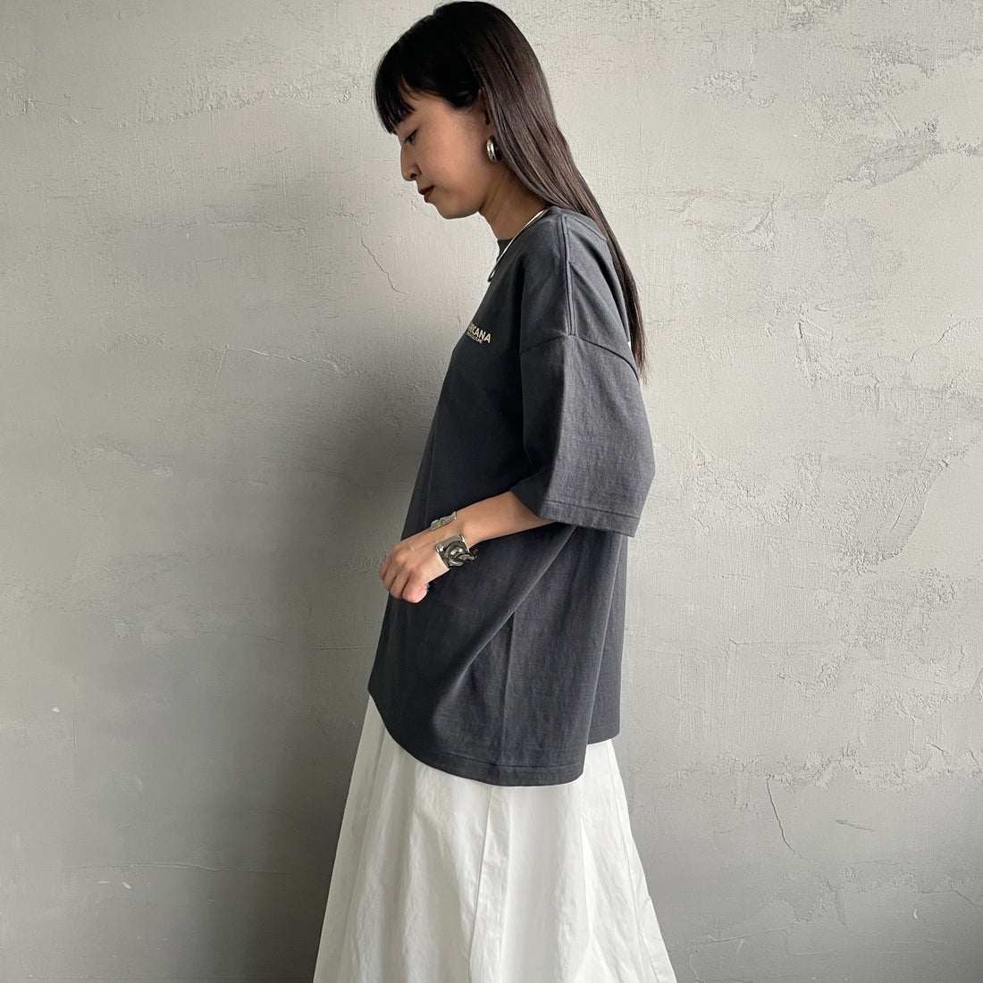 Americana × JEANS FACTORY [アメリカーナ × ジーンズファクトリー] 別注 AMRCN バックプリントTシャツ [BRF-808A-2-JF] ｽﾐｸﾛ &&モデル身長：150cm 着用サイズ：ONE SIZE&&