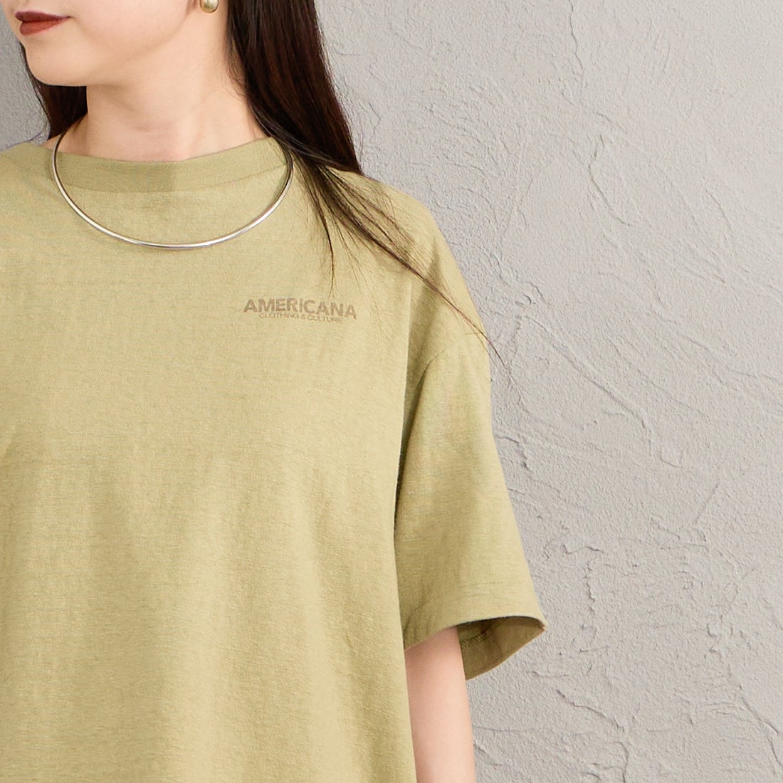 Americana × JEANS FACTORY [アメリカーナ × ジーンズファクトリー] 別注 AMRCN バックプリントTシャツ [BRF-808A-2-JF] ｾｰｼﾞ &&モデル身長：150cm 着用サイズ：ONE SIZE&&