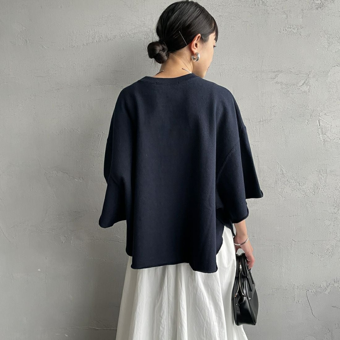 Americana × JEANS FACTORY [アメリカーナ × ジーンズファクトリー] 別注 カレッジプリント カットオフスウェット [ASO-850-1-JF] ﾈｲﾋﾞｰ &&モデル身長：150cm 着用サイズ：ONE SIZE&&