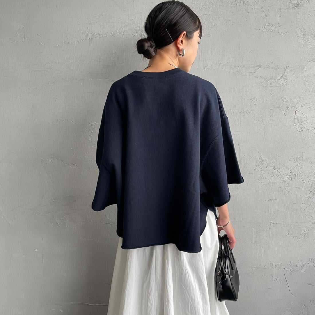 Americana × JEANS FACTORY [アメリカーナ × ジーンズファクトリー] 別注 カレッジプリント カットオフスウェット [ASO-850-1-JF] ﾈｲﾋﾞｰ &&モデル身長：150cm 着用サイズ：ONE SIZE&&