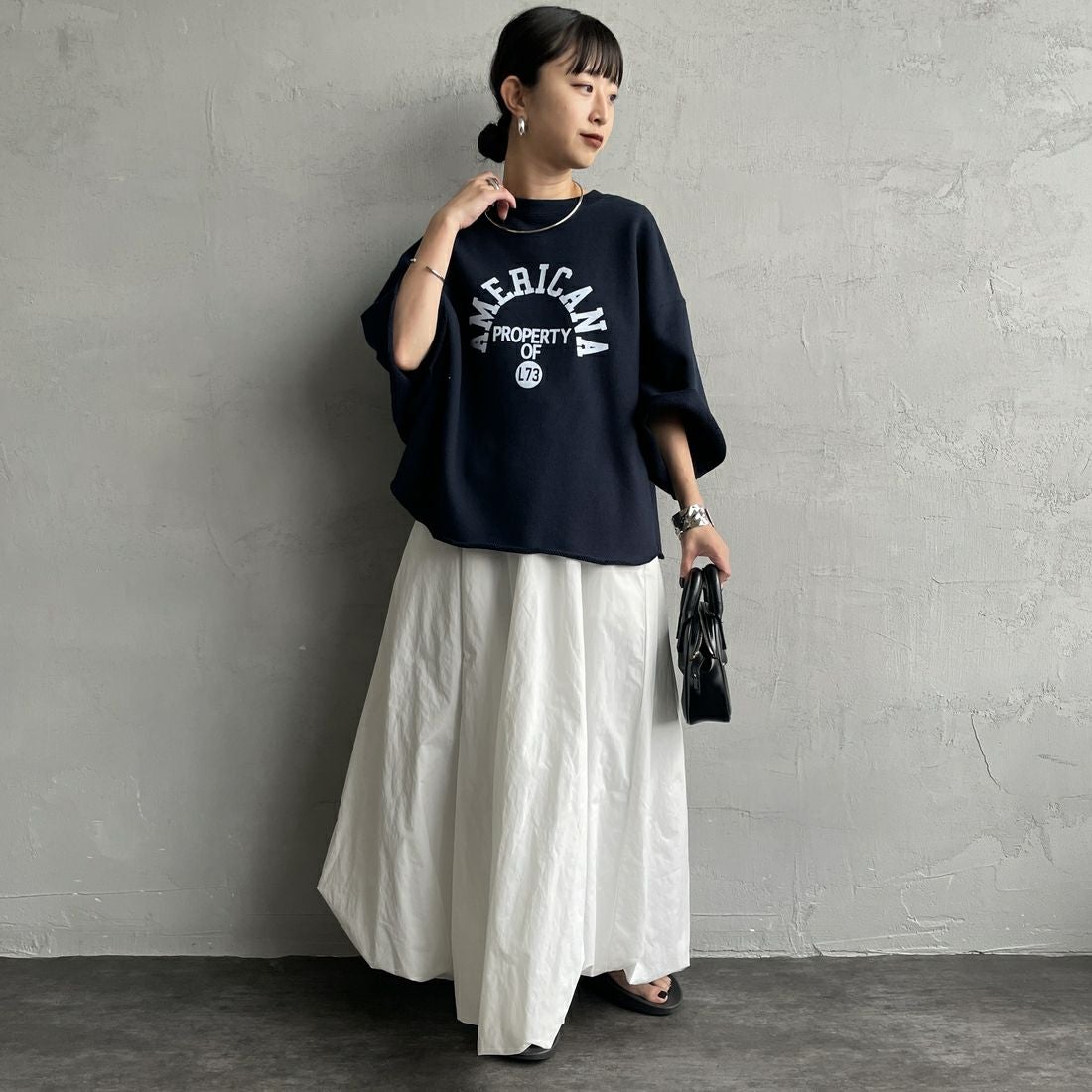 Americana × JEANS FACTORY [アメリカーナ × ジーンズファクトリー] 別注 カレッジプリント カットオフスウェット [ASO-850-1-JF] ﾈｲﾋﾞｰ &&モデル身長：150cm 着用サイズ：ONE SIZE&&