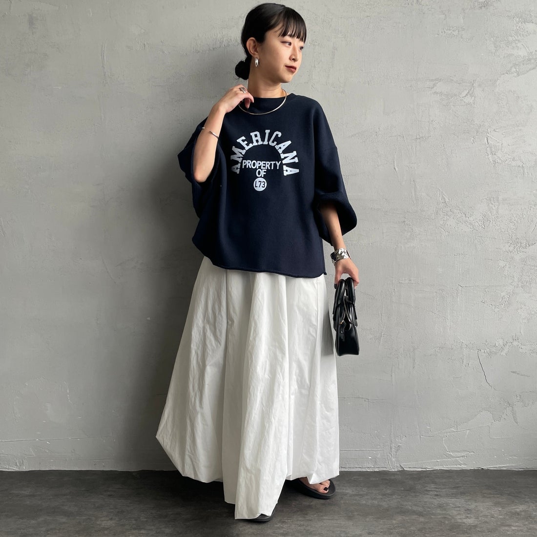 Americana × JEANS FACTORY [アメリカーナ × ジーンズファクトリー] 別注 カレッジプリント カットオフスウェット [ASO-850-1-JF] ﾈｲﾋﾞｰ &&モデル身長：150cm 着用サイズ：ONE SIZE&&