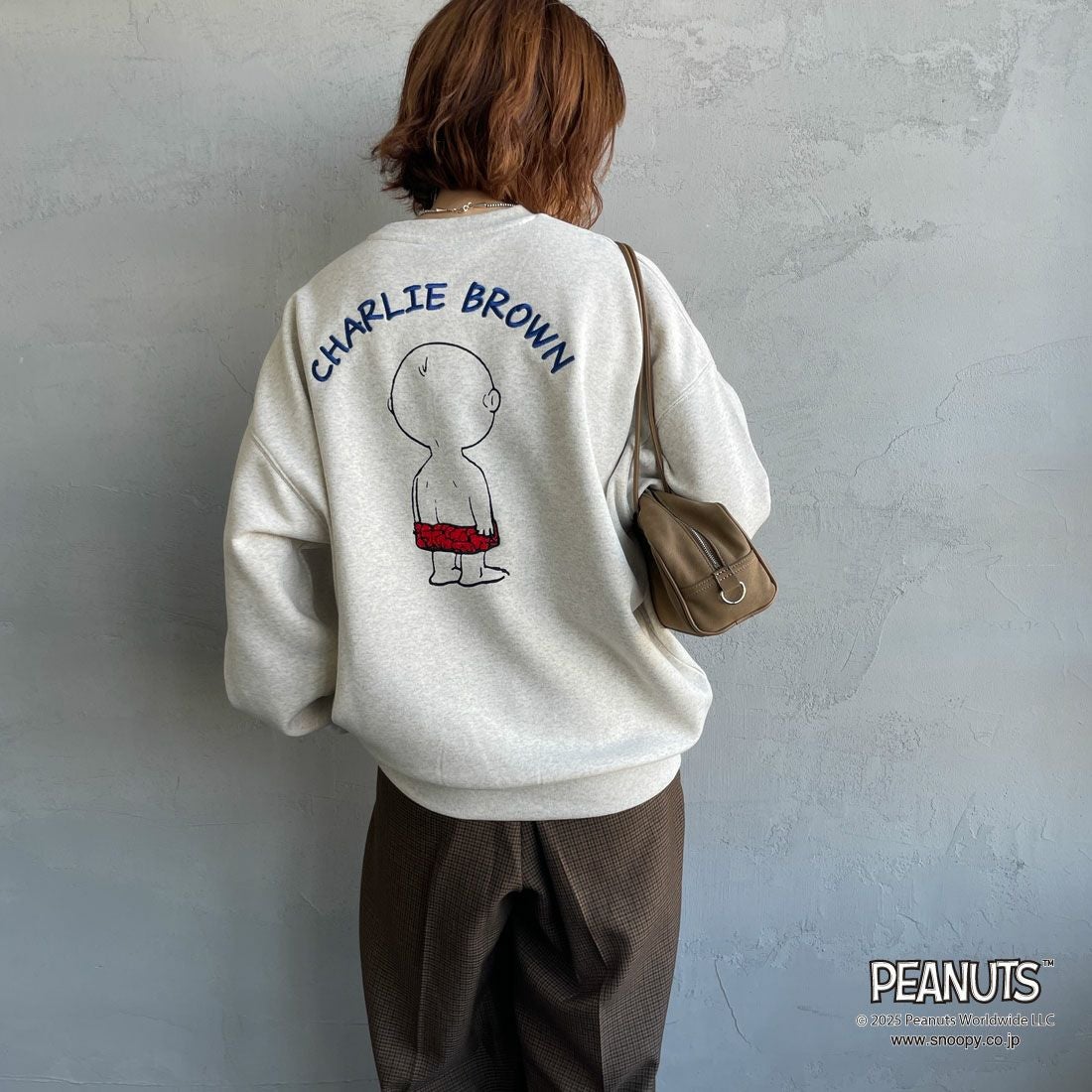 PEANUTS × JEANS FACTORY [ピーナッツ × ジーンズファクトリー] PEANUTS チャーリー・ブラウンスウェット [JFC-254-098] ASH GRY &&モデル身長：158cm 着用サイズ：S&&