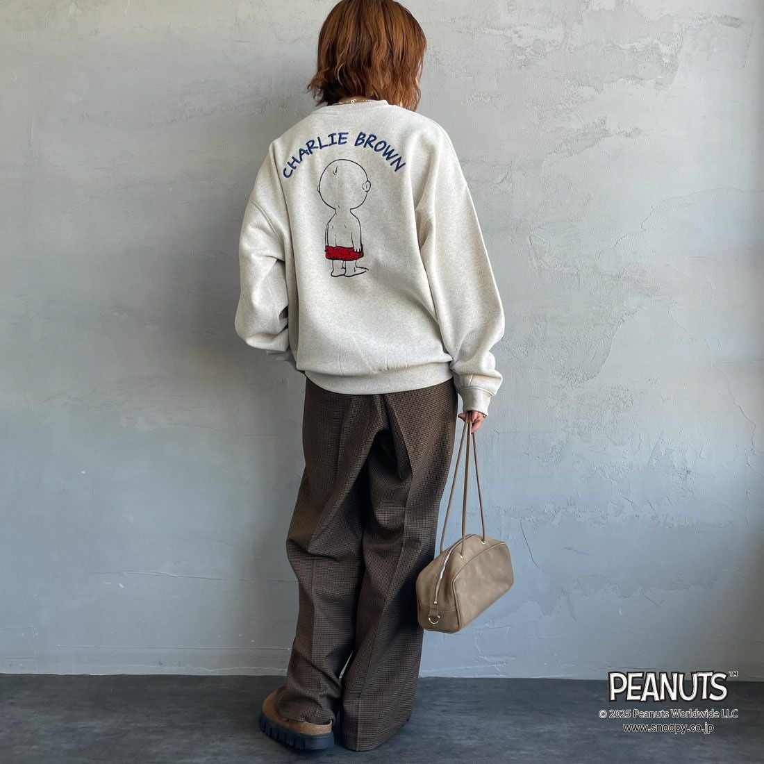 PEANUTS × JEANS FACTORY [ピーナッツ × ジーンズファクトリー] PEANUTS チャーリー・ブラウンスウェット [JFC-254-098] ASH GRY &&モデル身長：158cm 着用サイズ：S&&