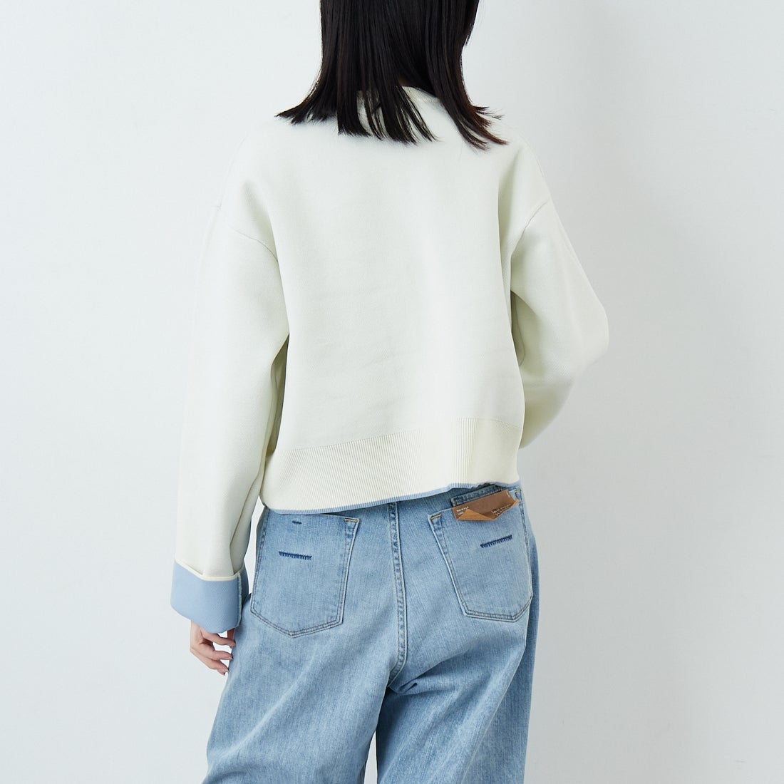Maison de L'allure [メゾン ドゥ ラリュール] バイカラースポンディッシュニットカーディガン [M25141010] 02 OFF/SAX &&モデル身長：162cm 着用サイズ：F&&