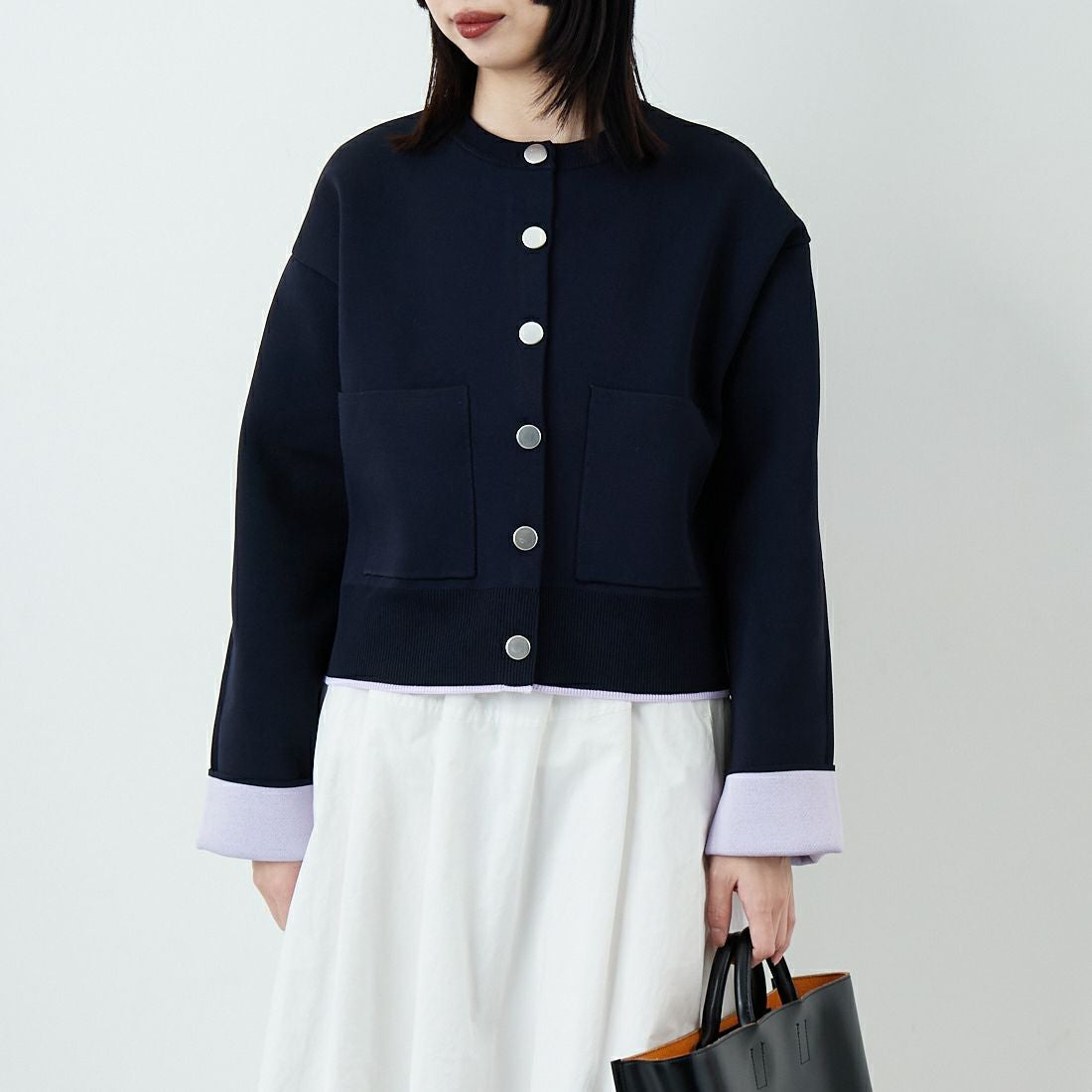 Maison de L'allure [メゾン ドゥ ラリュール] バイカラースポンディッシュニットカーディガン [M25141010] 16 NVY/LVD &&モデル身長：162cm 着用サイズ：F&&