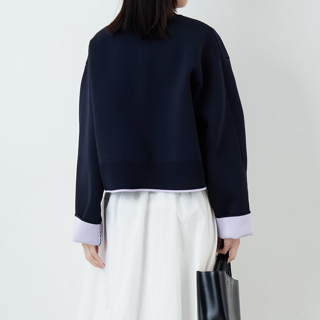 Maison de L'allure [メゾン ドゥ ラリュール] バイカラースポンディッシュニットカーディガン [M25141010] 16 NVY/LVD &&モデル身長：162cm 着用サイズ：F&&