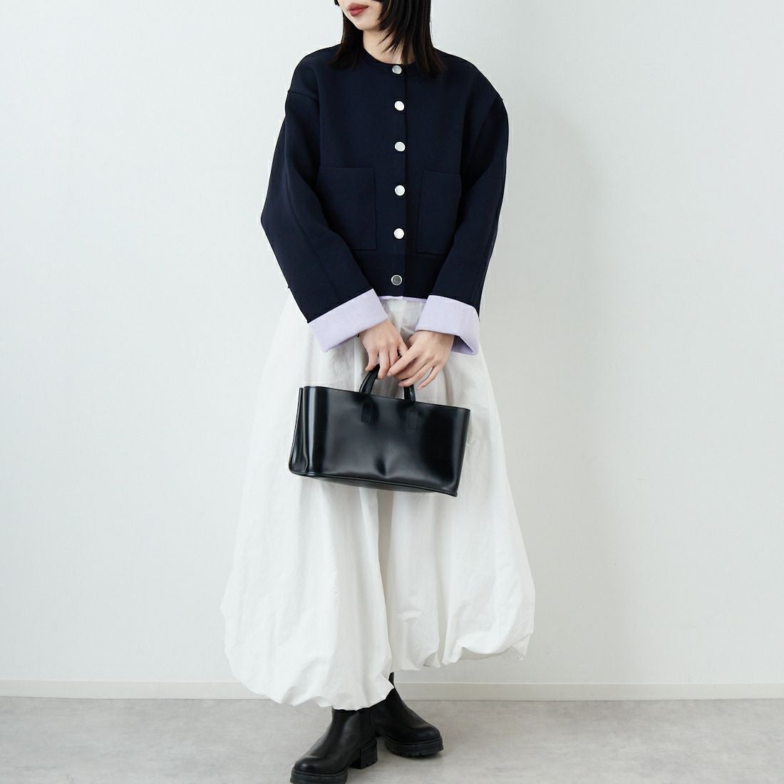 Maison de L'allure [メゾン ドゥ ラリュール] バイカラースポンディッシュニットカーディガン [M25141010] 16 NVY/LVD &&モデル身長：162cm 着用サイズ：F&&