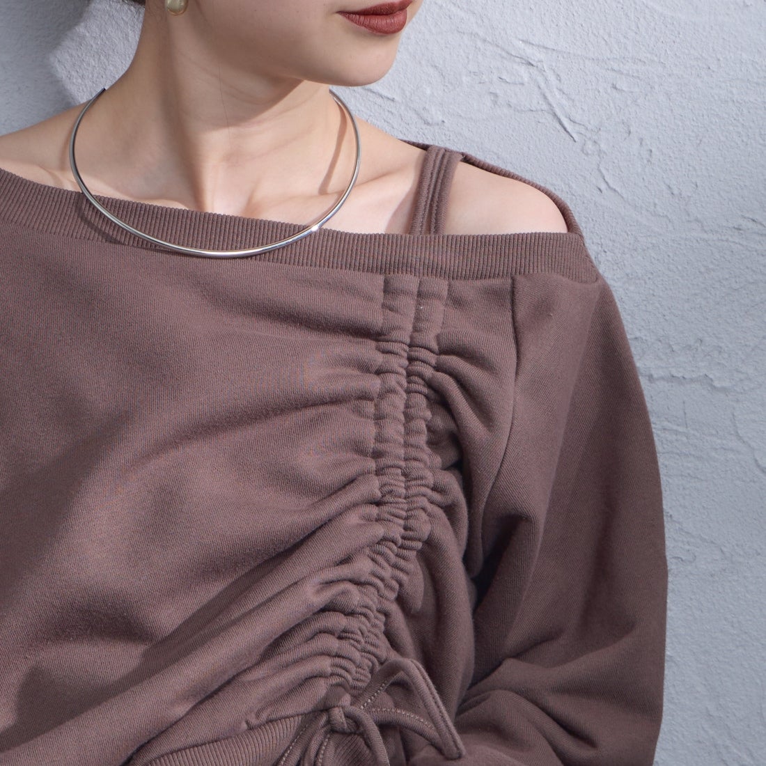 nenom [ネノム] ワンショルダードロストスウェット [NE25142013] 28 BROWN