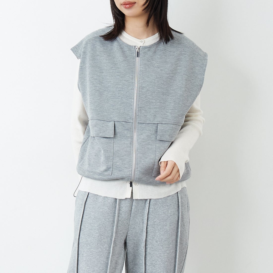 Maison de L'allure [メゾン ドゥ ラリュール] ダブルジップダンボールベスト [M25142004] 07 GRAY &&モデル身長：162cm 着用サイズ：F&&
