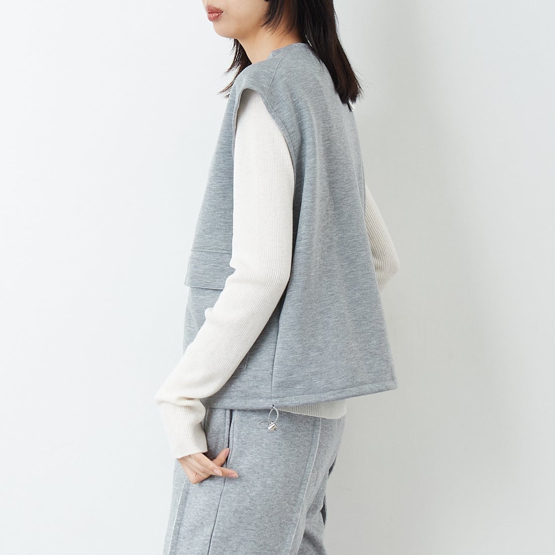 Maison de L'allure [メゾン ドゥ ラリュール] ダブルジップダンボールベスト [M25142004] 07 GRAY &&モデル身長：162cm 着用サイズ：F&&