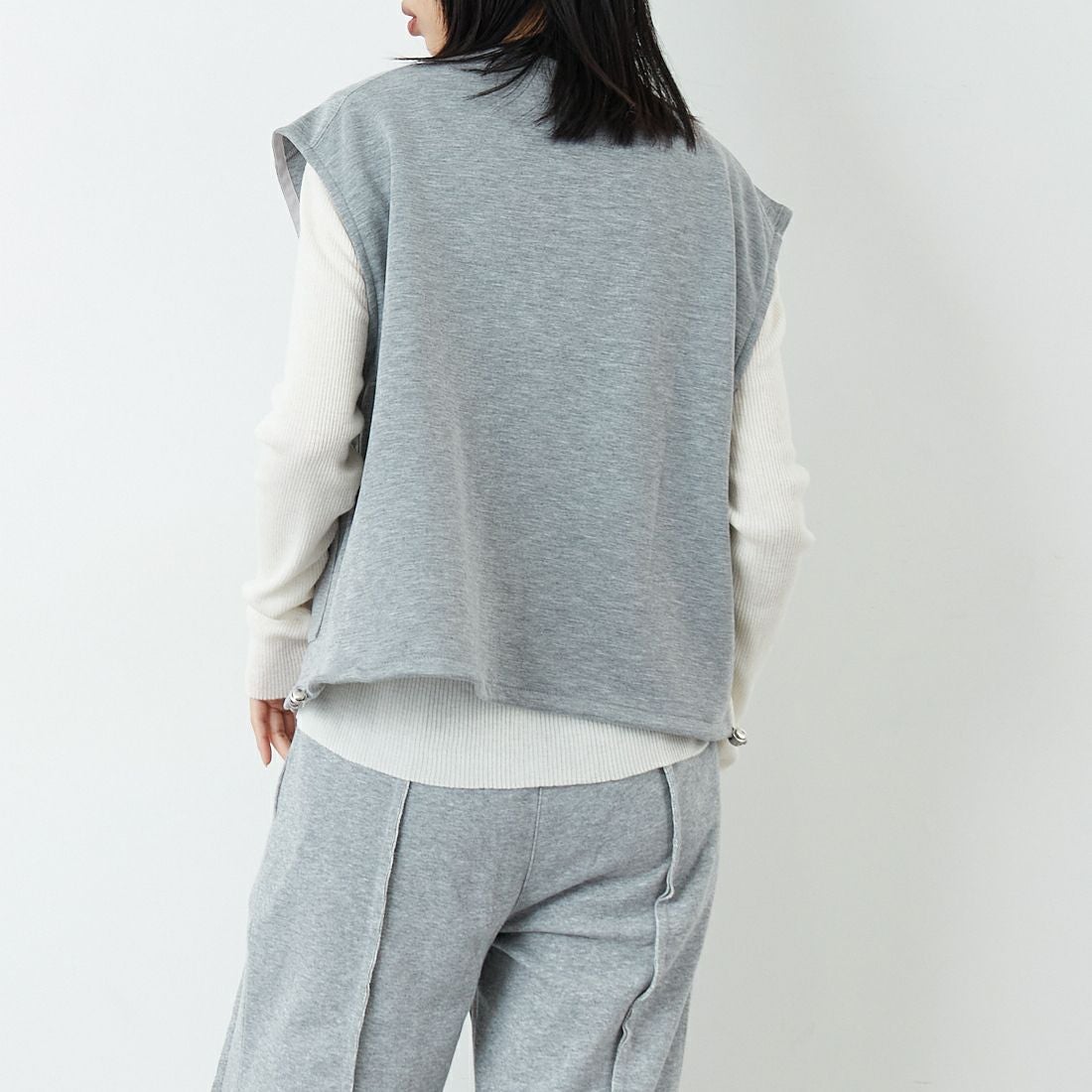 Maison de L'allure [メゾン ドゥ ラリュール] ダブルジップダンボールベスト [M25142004] 07 GRAY &&モデル身長：162cm 着用サイズ：F&&