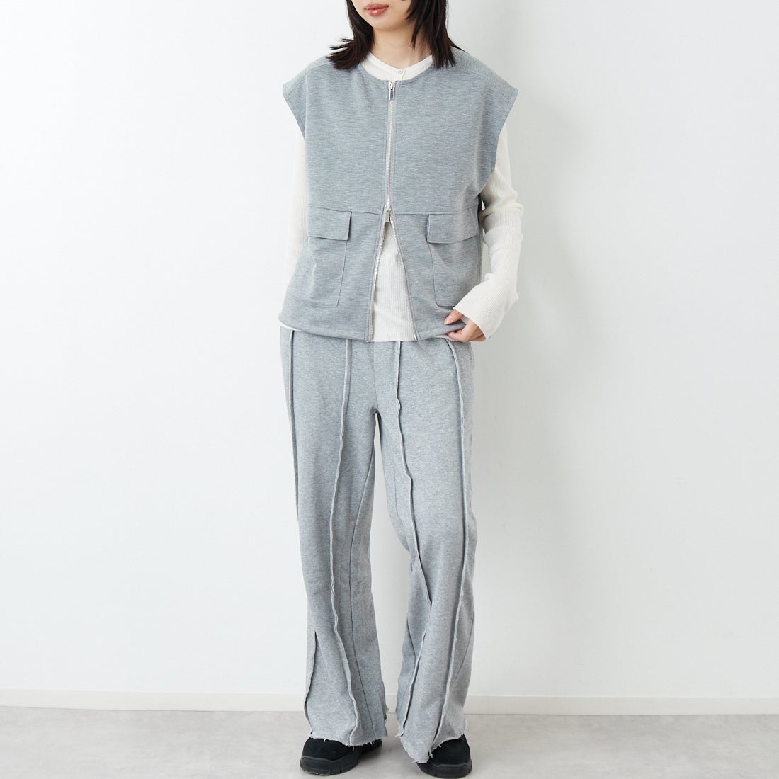 Maison de L'allure [メゾン ドゥ ラリュール] ダブルジップダンボールベスト [M25142004] 07 GRAY &&モデル身長：162cm 着用サイズ：F&&