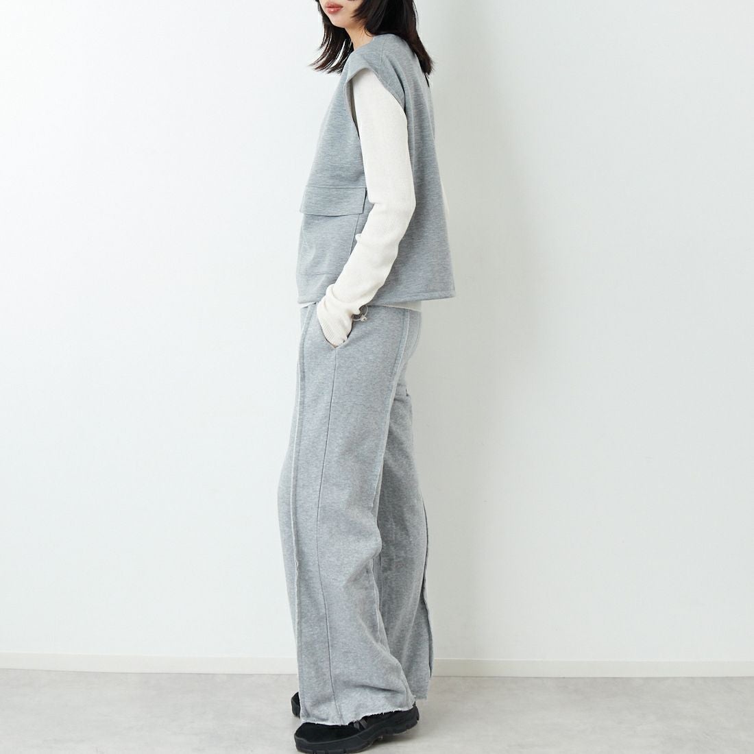 Maison de L'allure [メゾン ドゥ ラリュール] ダブルジップダンボールベスト [M25142004] 07 GRAY &&モデル身長：162cm 着用サイズ：F&&