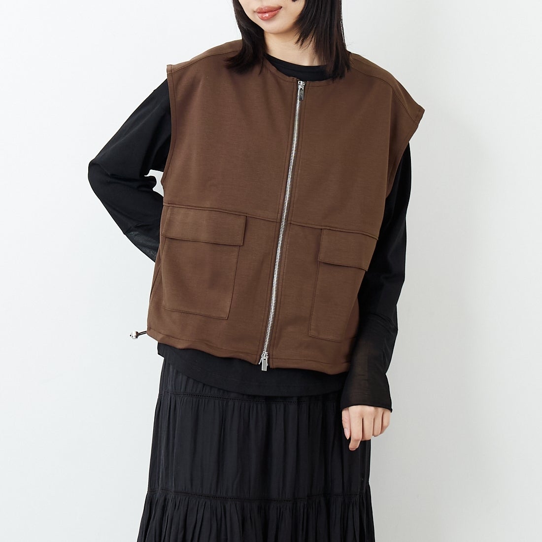 Maison de L'allure [メゾン ドゥ ラリュール] ダブルジップダンボールベスト [M25142004] 28 BROWN &&モデル身長：162cm 着用サイズ：F&&
