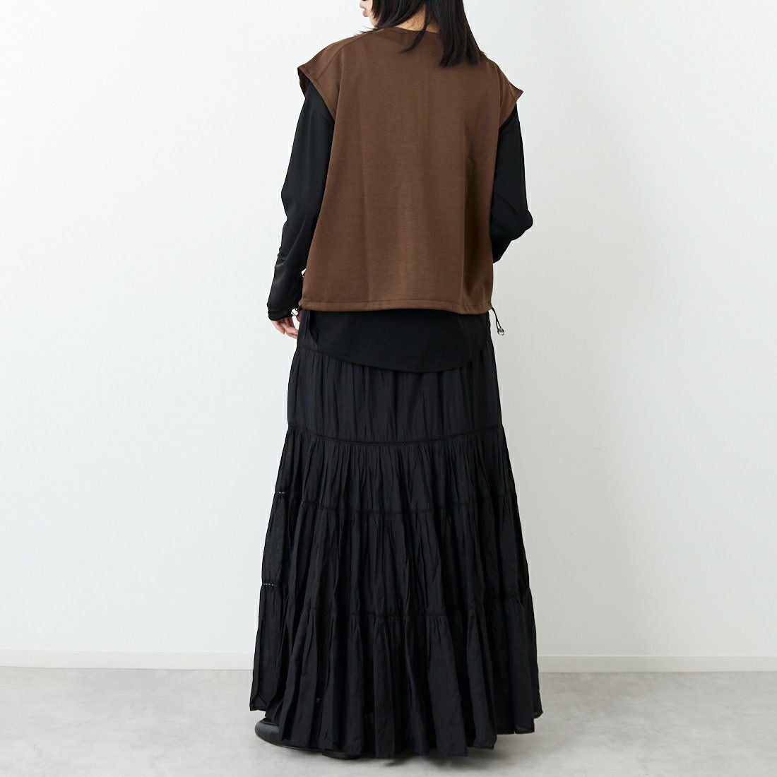 Maison de L'allure [メゾン ドゥ ラリュール] ダブルジップダンボールベスト [M25142004] 28 BROWN &&モデル身長：162cm 着用サイズ：F&&