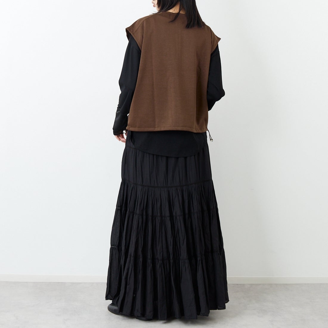 Maison de L'allure [メゾン ドゥ ラリュール] ダブルジップダンボールベスト [M25142004] 28 BROWN &&モデル身長：162cm 着用サイズ：F&&