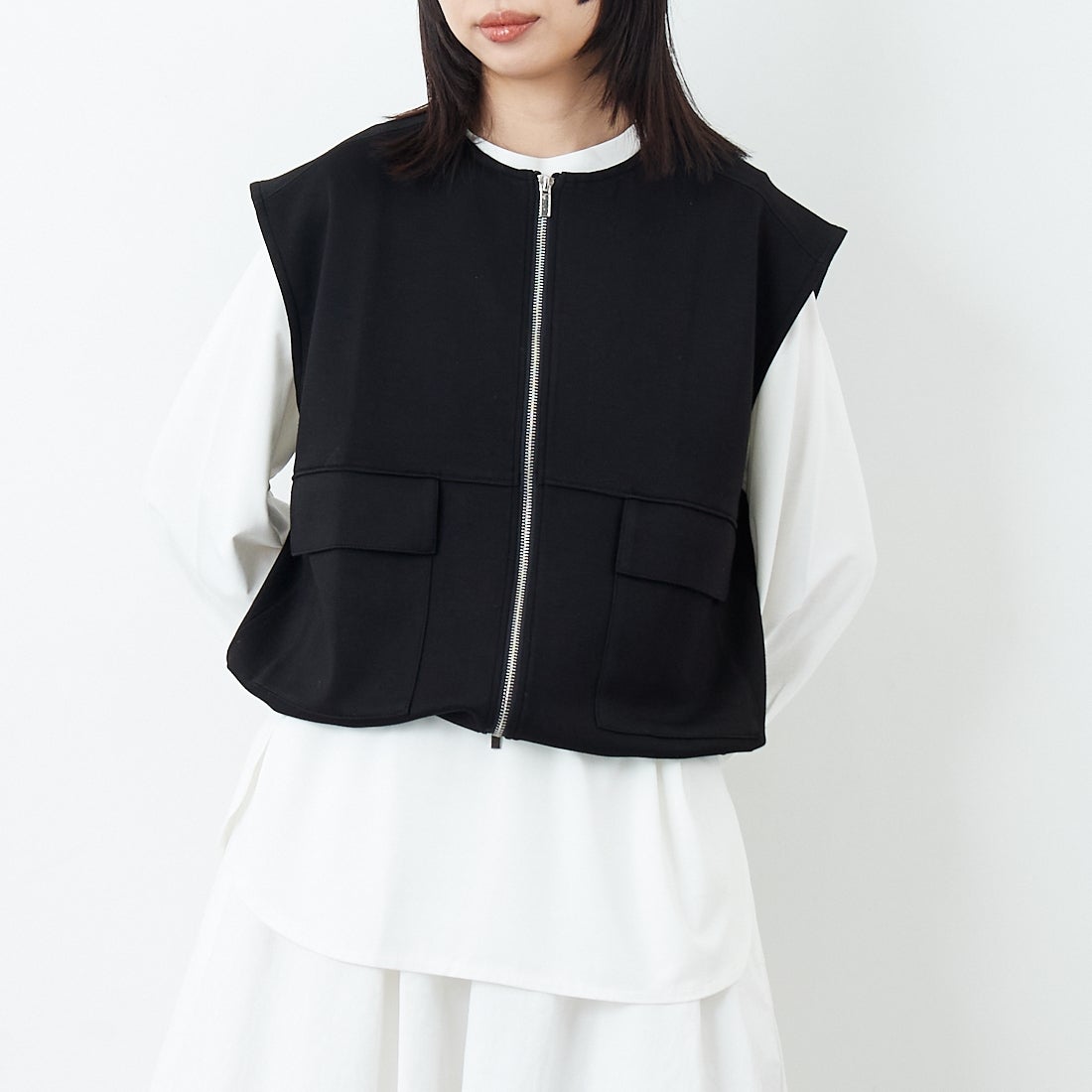 Maison de L'allure [メゾン ドゥ ラリュール] ダブルジップダンボールベスト [M25142004] 09 BLACK &&モデル身長：162cm 着用サイズ：F&&