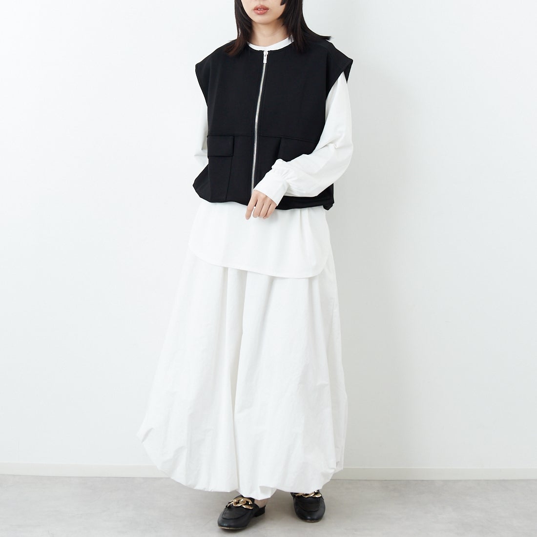 Maison de L'allure [メゾン ドゥ ラリュール] ダブルジップダンボールベスト [M25142004] 09 BLACK &&モデル身長：162cm 着用サイズ：F&&