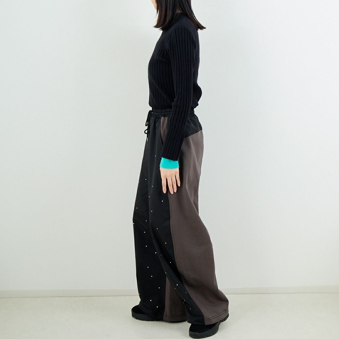 MAISON SPECIAL [メゾンスペシャル] ドッキングラインストーンイージーパンツ [21252465316] BLK &&モデル身長：162cm 着用サイズ：36&&