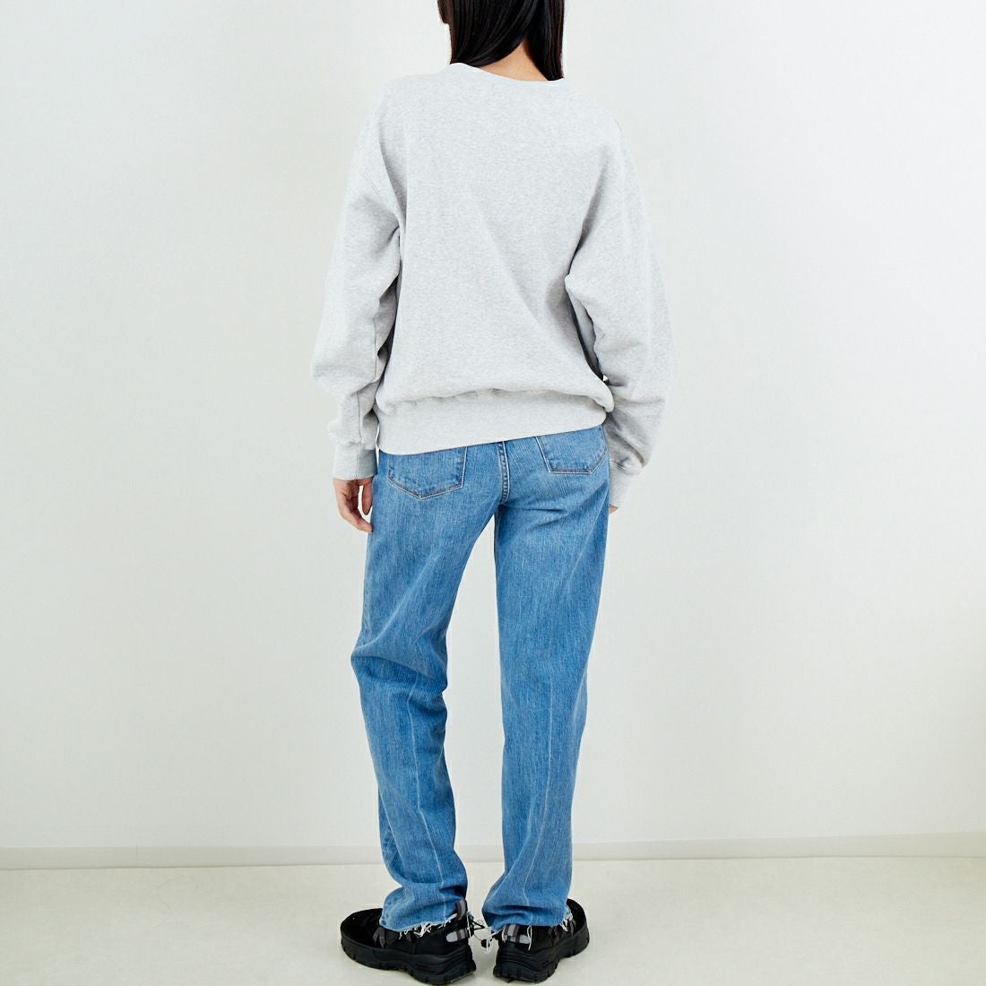 The Endless Summer [エンドレスサマー] 2026 ホースライドフロッキークルーネックスウェット [FH-26374302] 03 MIX GRY &&モデル身長：162cm 着用サイズ：S&&