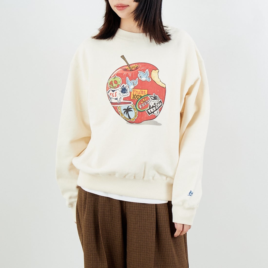 The Endless Summer [エンドレスサマー] 7BUHIS クルーネックスウェット [FH-26374311] 05 IVORY &&モデル身長：162cm 着用サイズ：S&&