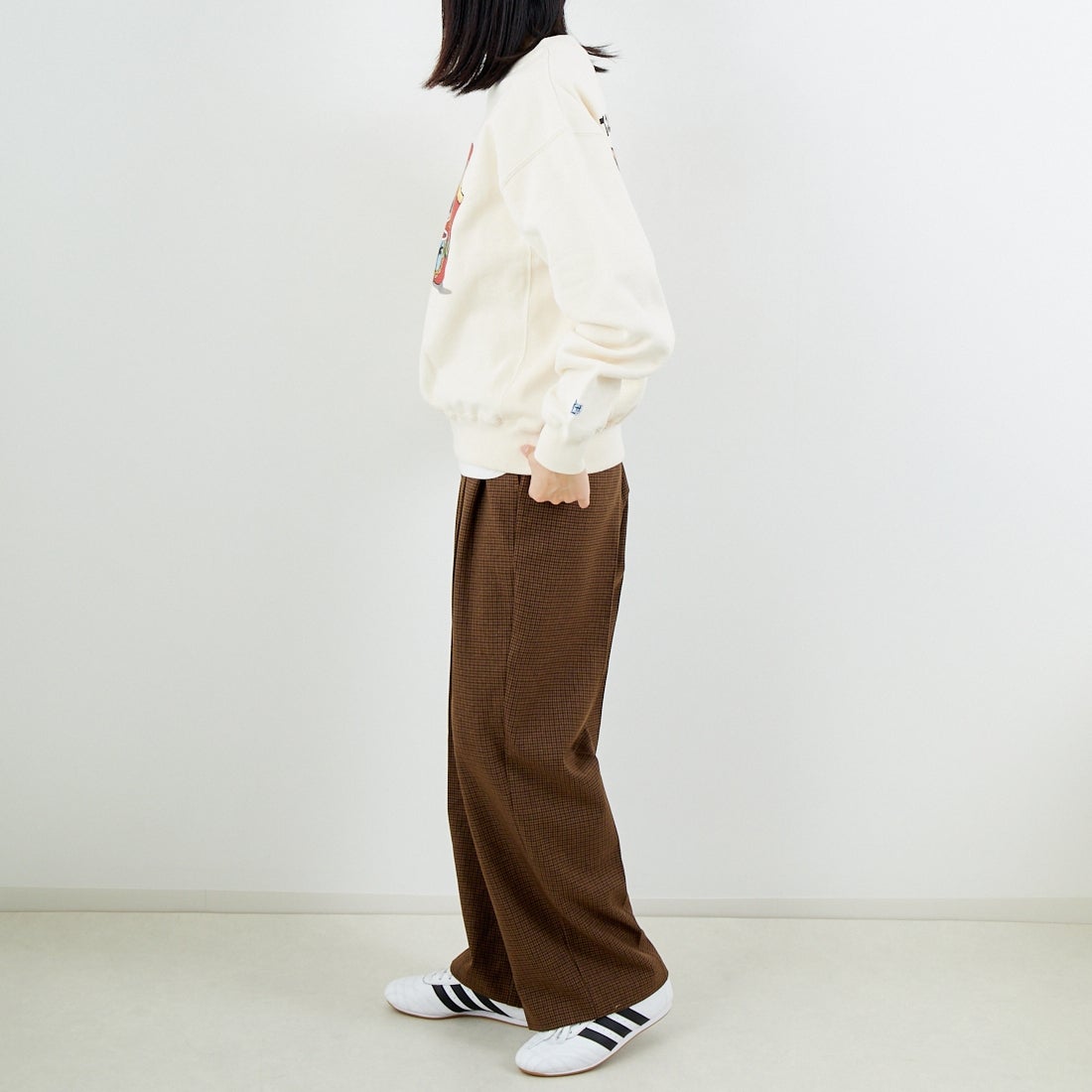The Endless Summer [エンドレスサマー] 7BUHIS クルーネックスウェット [FH-26374311] 05 IVORY &&モデル身長：162cm 着用サイズ：S&&