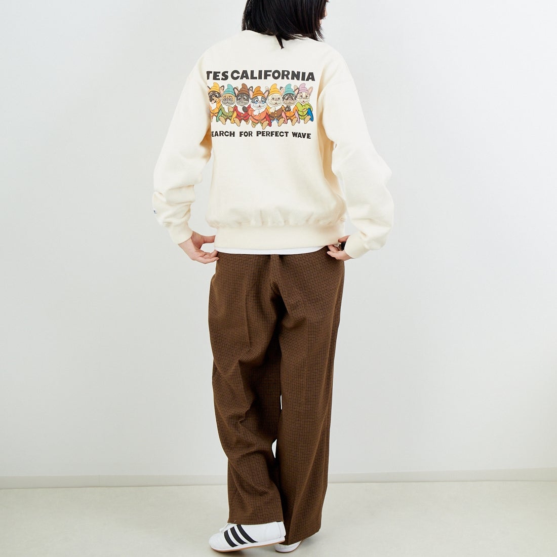 The Endless Summer [エンドレスサマー] 7BUHIS クルーネックスウェット [FH-26374311] 05 IVORY &&モデル身長：162cm 着用サイズ：S&&