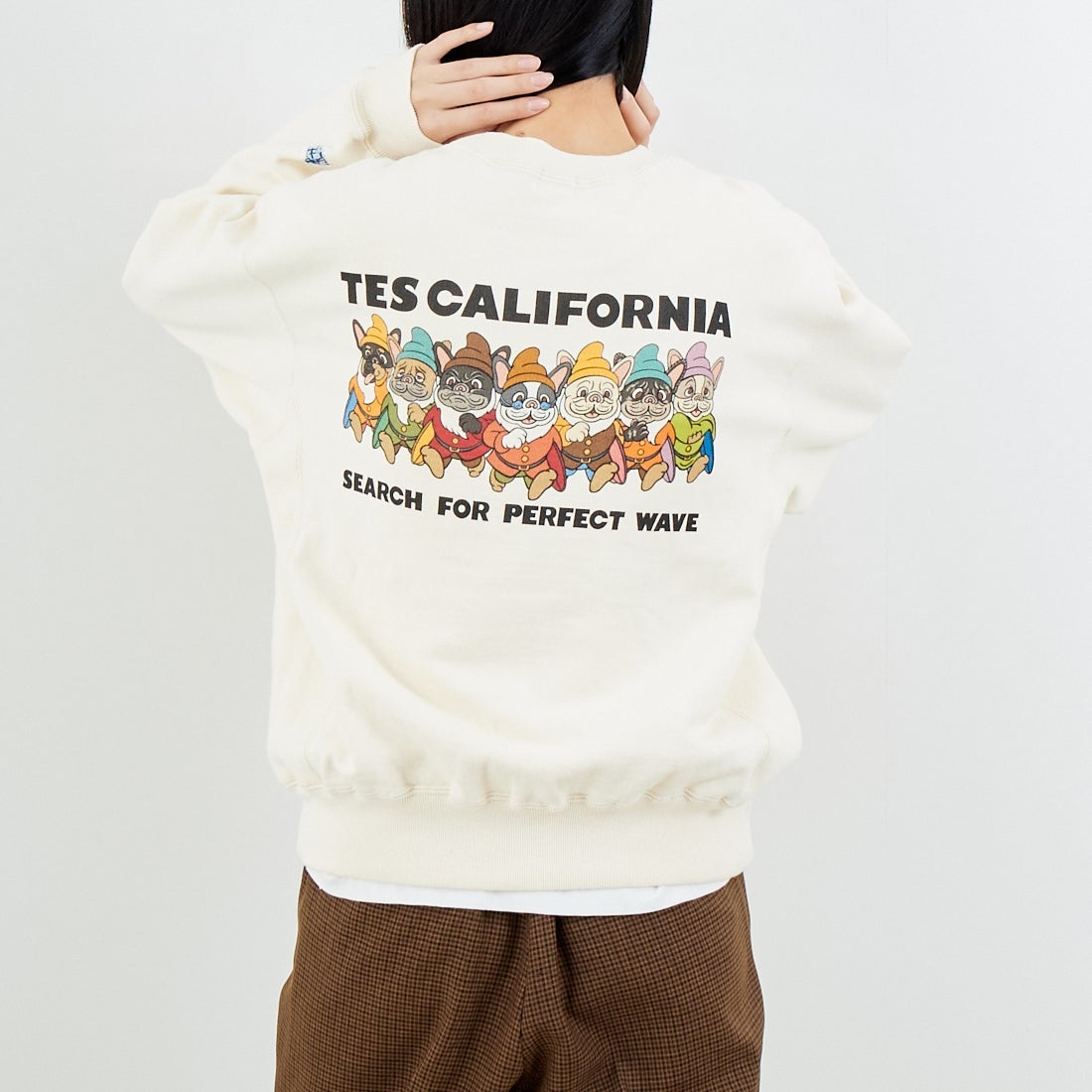 The Endless Summer [エンドレスサマー] 7BUHIS クルーネックスウェット [FH-26374311] 05 IVORY &&モデル身長：162cm 着用サイズ：S&&
