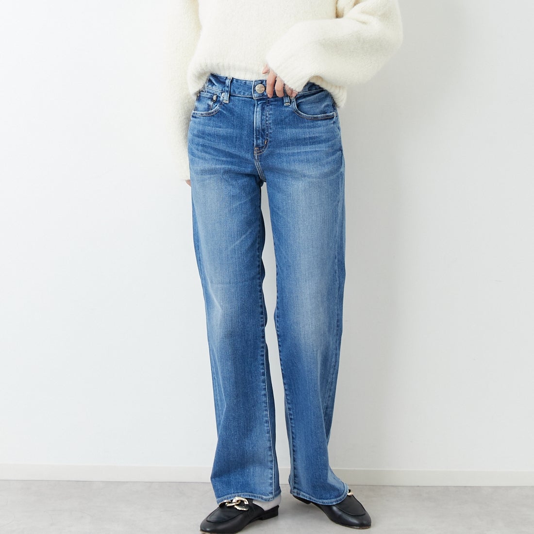 RED CARD TOKYO [レッドカード トーキョー] 35th Anniversary ストレートデニムパンツ [26W13201AVM] A-VINT MID &&モデル身長：162cm 着用サイズ：24&&