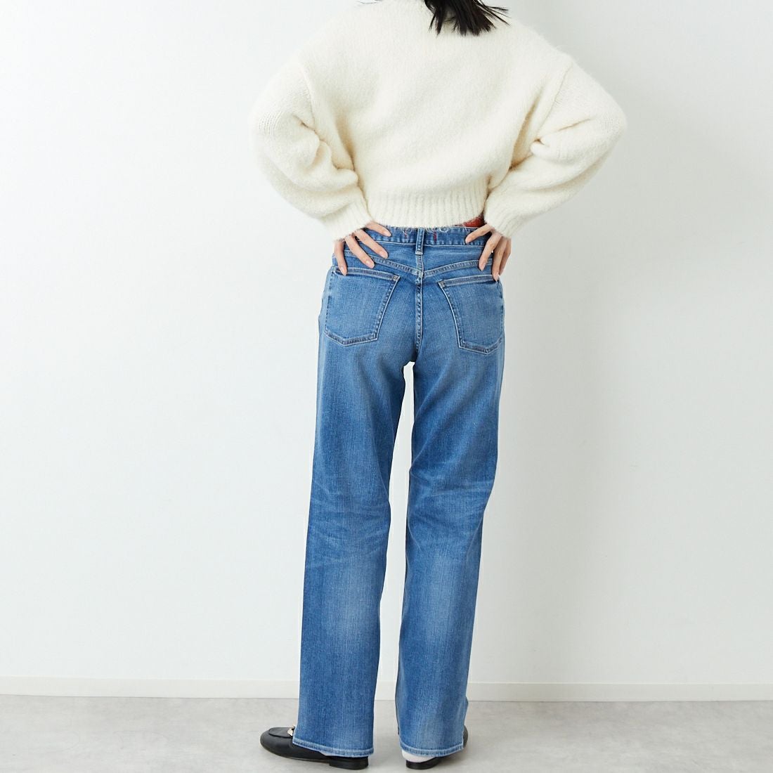 RED CARD TOKYO [レッドカード トーキョー] 35th Anniversary ストレートデニムパンツ [26W13201AVM] A-VINT MID &&モデル身長：162cm 着用サイズ：24&&