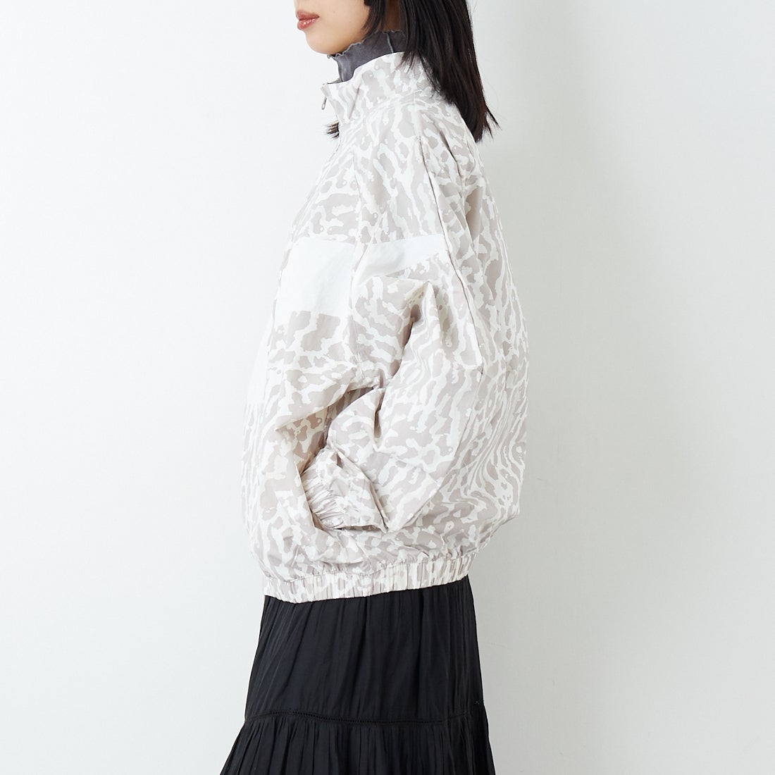 NIKE [ナイキ] ウィメンズ ウーブンプリンテッドジャケット [IB7264] 009 COLLEG &&モデル身長：162cm 着用サイズ：M&&