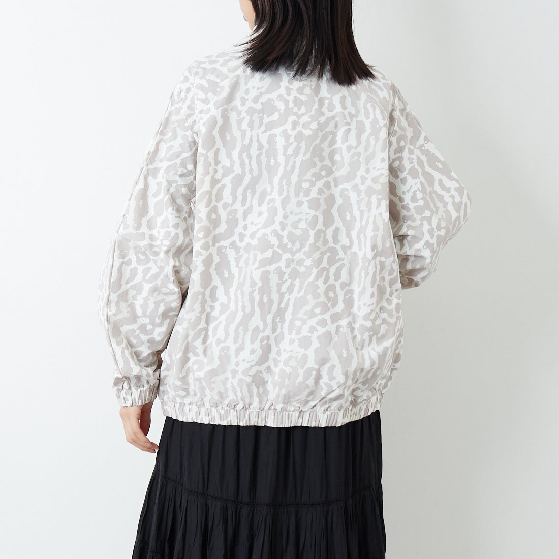 NIKE [ナイキ] ウィメンズ ウーブンプリンテッドジャケット [IB7264] 009 COLLEG &&モデル身長：162cm 着用サイズ：M&&