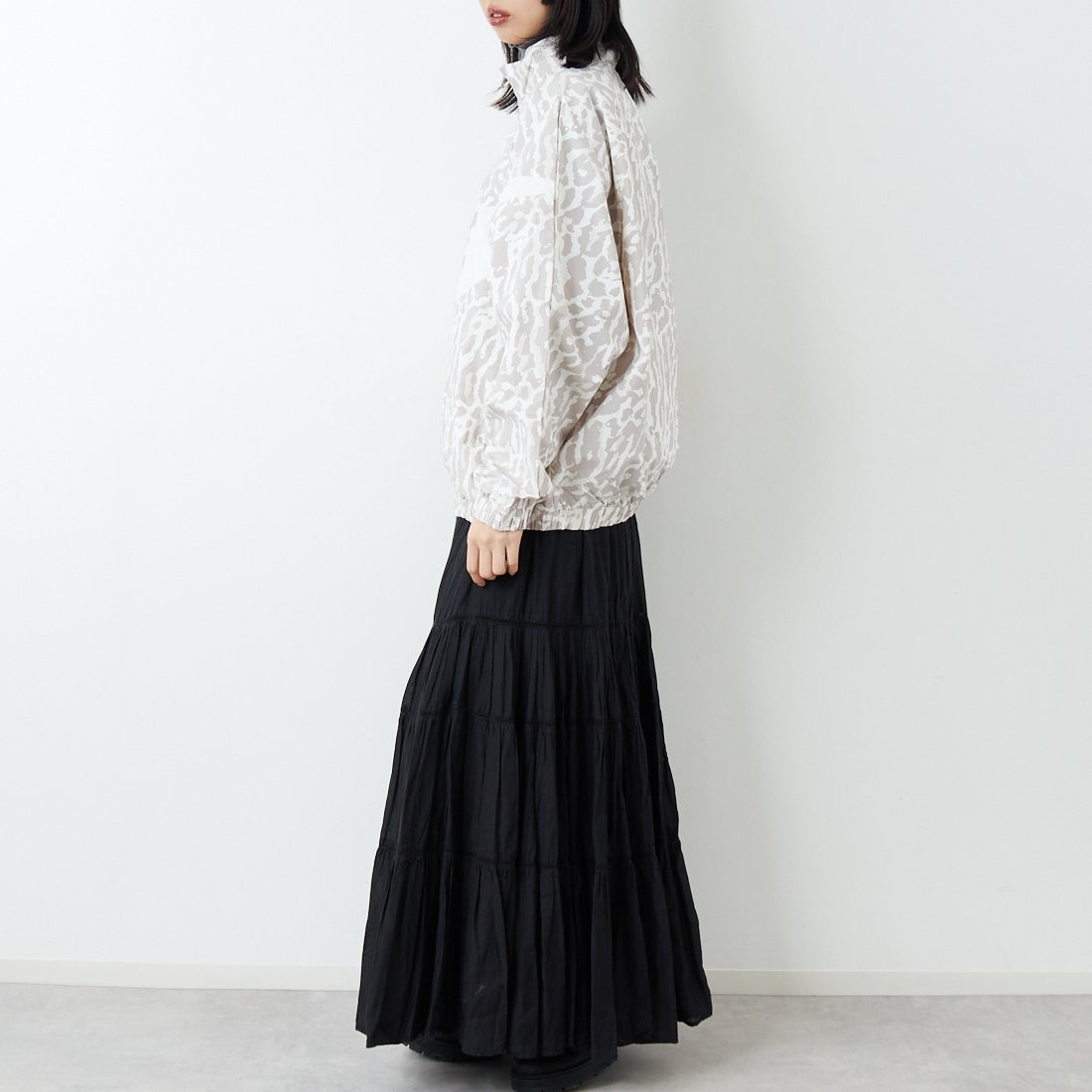 NIKE [ナイキ] ウィメンズ ウーブンプリンテッドジャケット [IB7264] 009 COLLEG &&モデル身長：162cm 着用サイズ：M&&