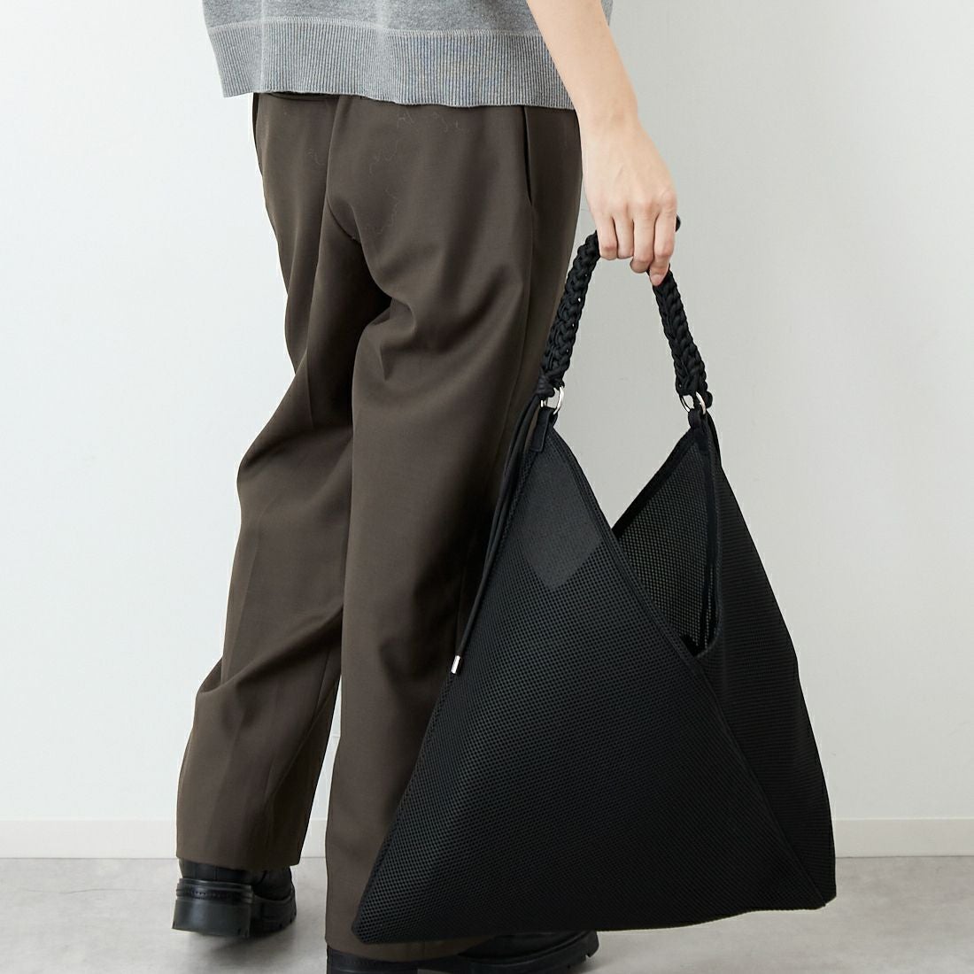 LE VERNIS [ル・ベルニ] パラコードハンドルメッシュバッグ [235-211505] ﾌﾞﾗｯｸ