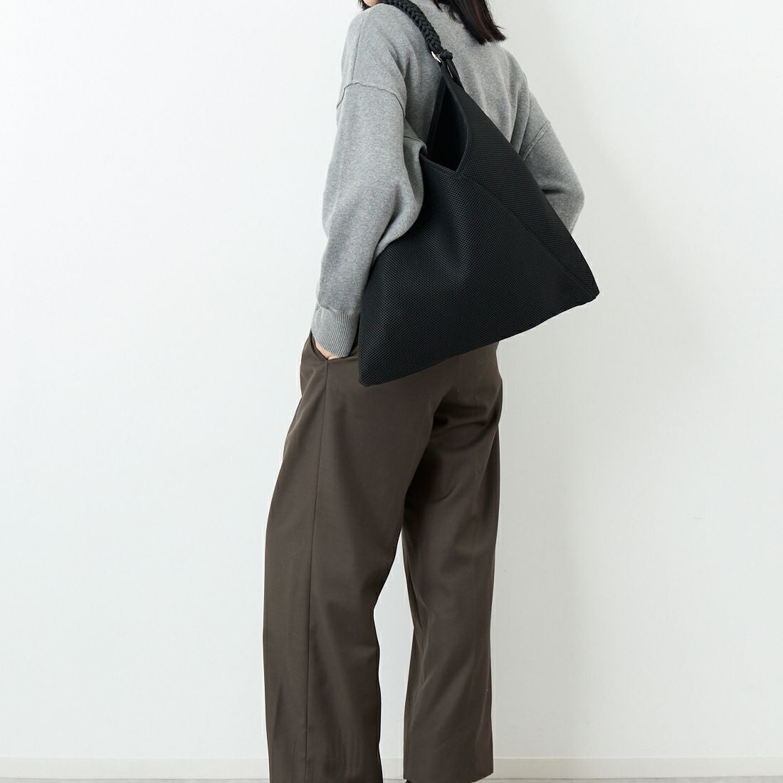 LE VERNIS [ル・ベルニ] パラコードハンドルメッシュバッグ [235-211505] ﾌﾞﾗｯｸ