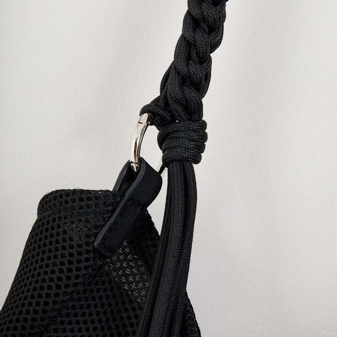 LE VERNIS [ル・ベルニ] パラコードハンドルメッシュバッグ [235-211505] ﾌﾞﾗｯｸ