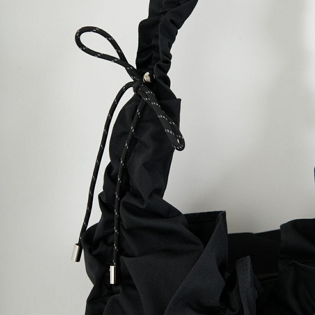 Casselini [キャセリーニ] ボリュームフリルビッグショルダーバッグ [244-110524] ﾌﾞﾗｯｸ